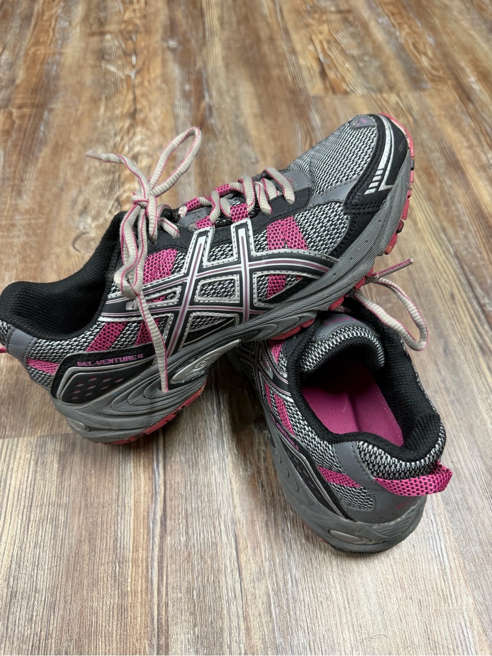 Vintage Y2K ASICS Gel Venture 4 running shoes in gray & pink with black accents